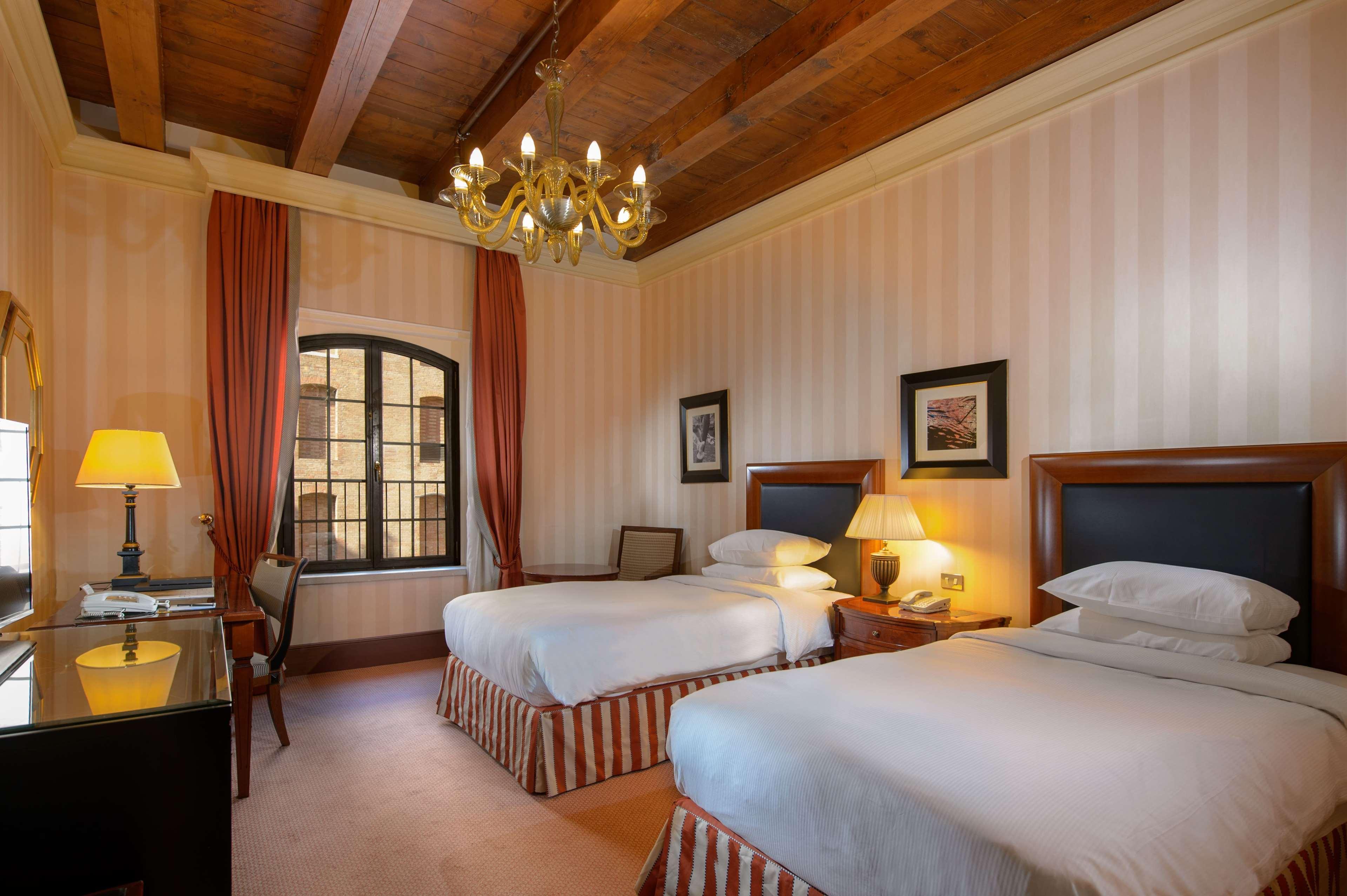 Hilton Molino Stucky Venezia Esterno foto A room at the hotel