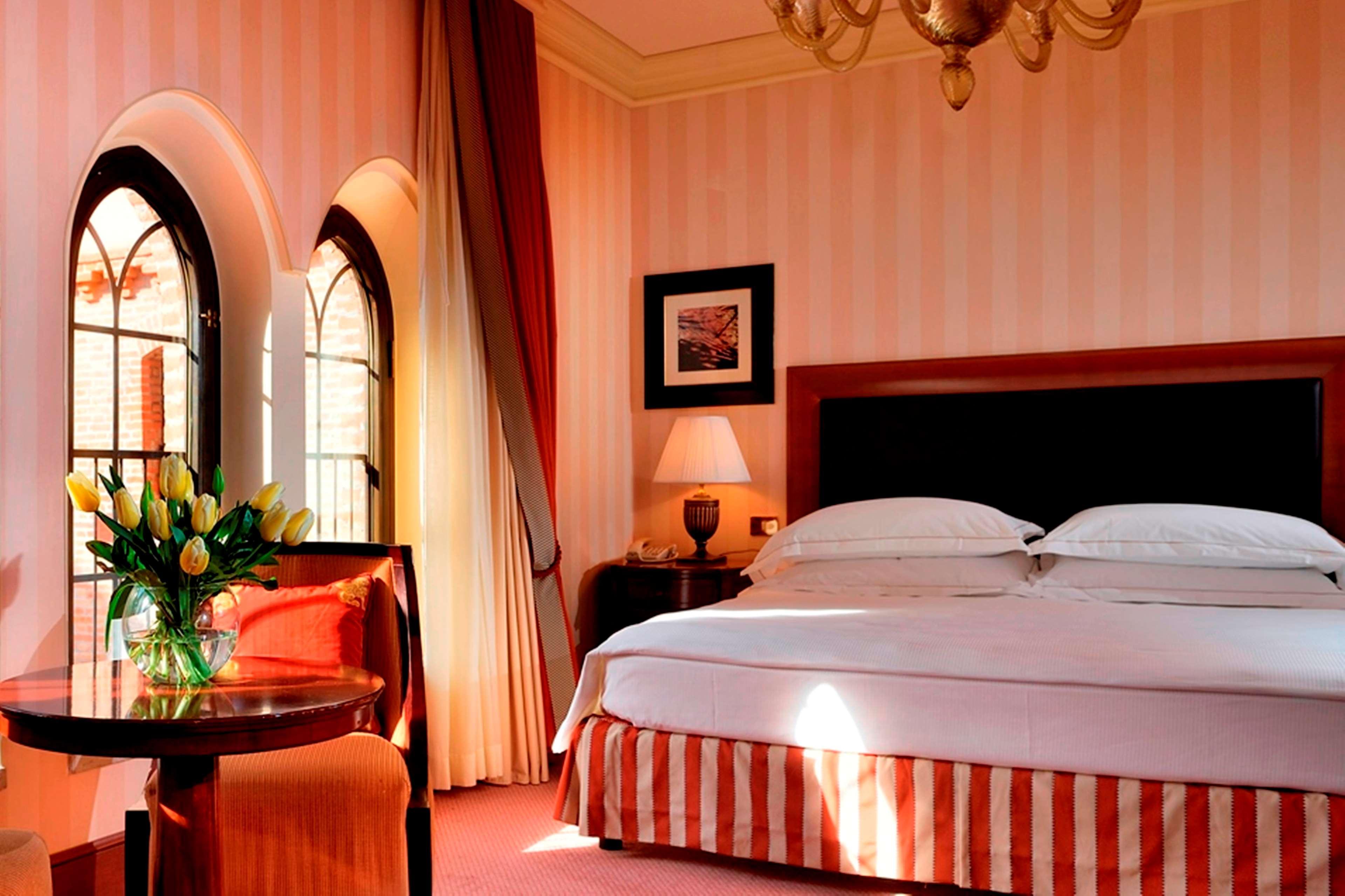 Hilton Molino Stucky Venezia Esterno foto A room at the Hotel Excelsior