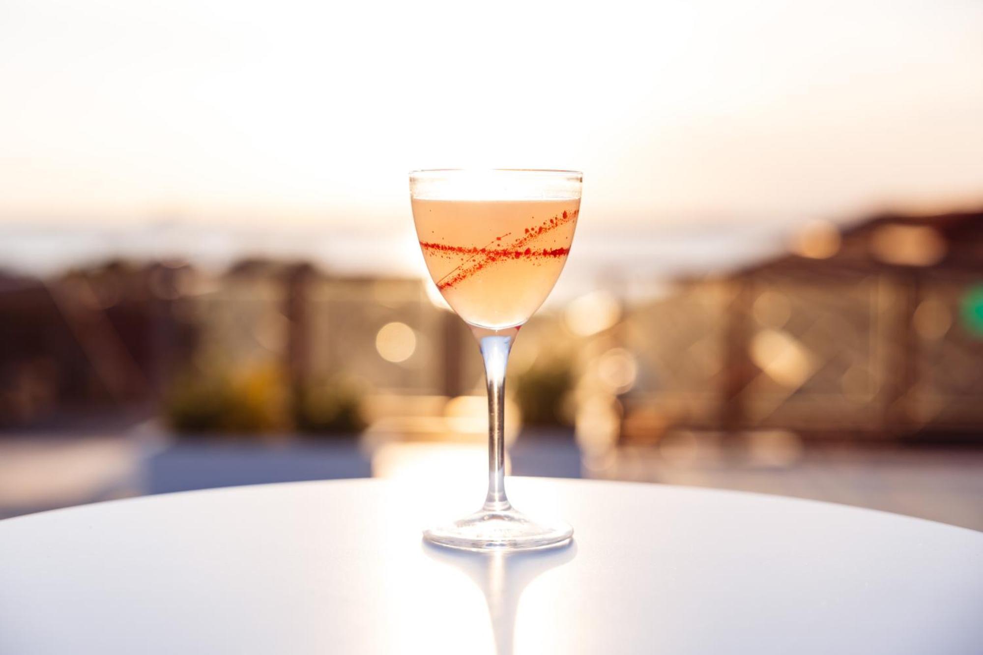 Hilton Molino Stucky Venezia Esterno foto A glass of champagne